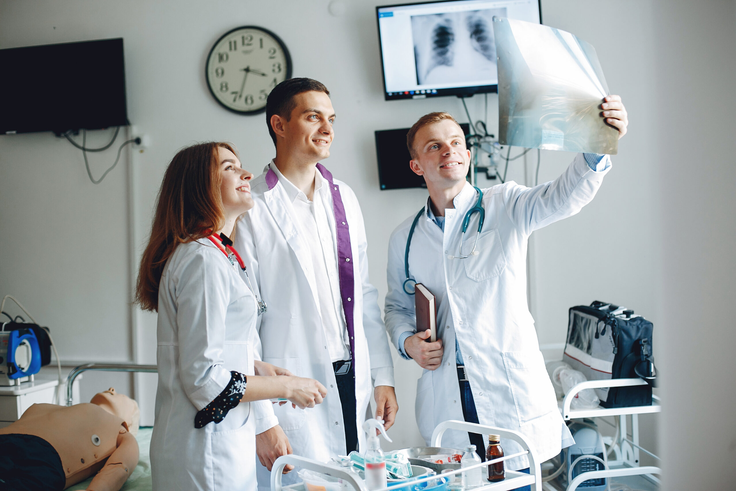 Nurse Listens Doctor Students Hospital Gowns Men Woman Standing Hospital Ward Scaled